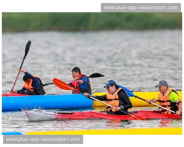赛程皮划艇：风与水之间的速度与自由